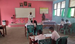 Sambangi SDN 002 Batu Bayan, Ketua Komisi I DPRD Natuna Ingatkan Pentingnya Prokes