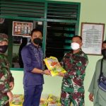 Koramil 02/0315 Bintan Bantu Salurkan Puluhan Paket Beras dari PT. SGI ke Warga Desa Dendun