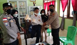 Kapolsek Daik Lingga Berikan Alat Bantu Penyandang Disabilitas Kepada Siswa SMP N 1 Daik Lingga Kapolsek Daik Lingga Berikan Alat Bantu Penyandang Disabilitas Kepada Siswa SMP N 1 Daik Lingga