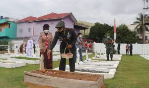 Dandim 0315/Bintan Ikuti Upacara Ziarah Nasional di TMP Pusara Bhakti Tanjungpinang, di Hari Pahlawan Tahun 2021