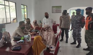 Ketua Komisi I DPRD Natuna Pantau Pembagian BLT DD dan Vaksinasi di Desa Sungai Ulu