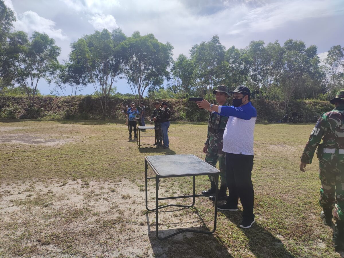 DPRD Natuna Jajal Kemampuan Menembak di Kompi Infanteri A Sepempang DPRD Natuna Jajal Kemampuan Menembak di Kompi Infanteri A Sepempang