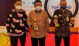 Gubernur Kepri Terima Penghargaan Top Pembina BUMD 2021