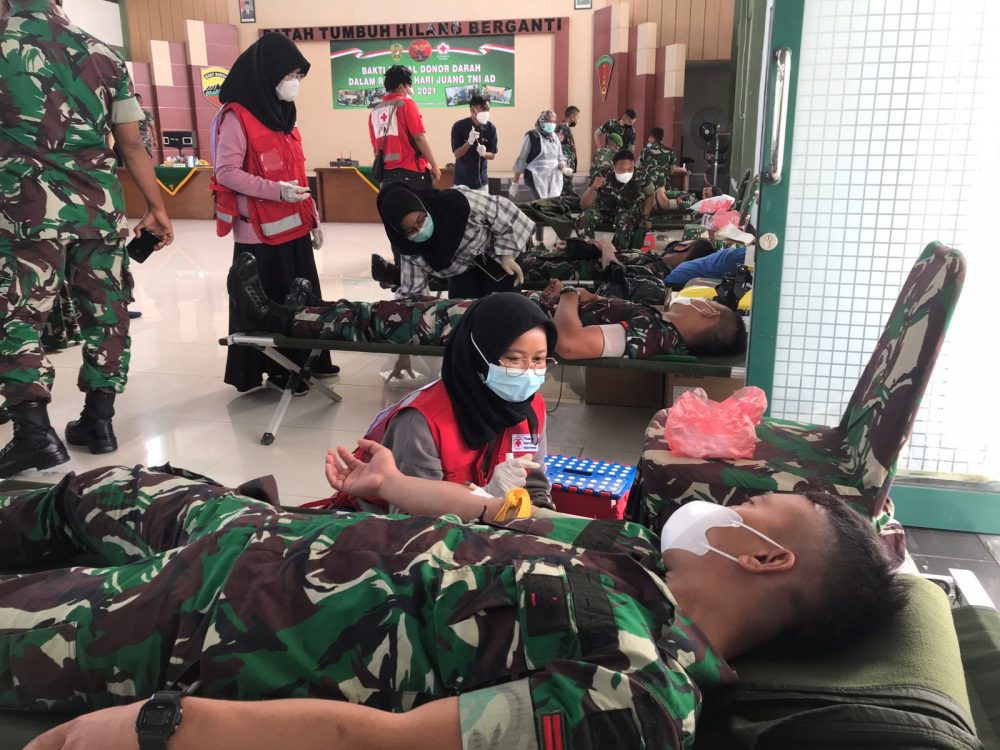 Sambut Hari Juang TNI AD, Yonkomposit 1/Gardapati menggelar Bakti Sosial Donor Darah