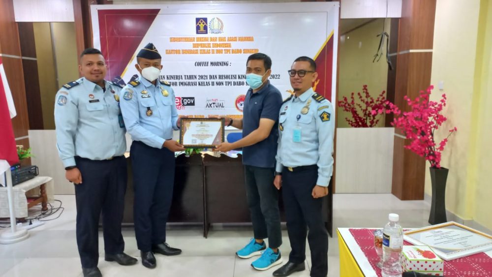 SMSI Lingga Terima Penghargaan dari Kantor Imigrasi Kelas II Non TPI Dabo Singkep