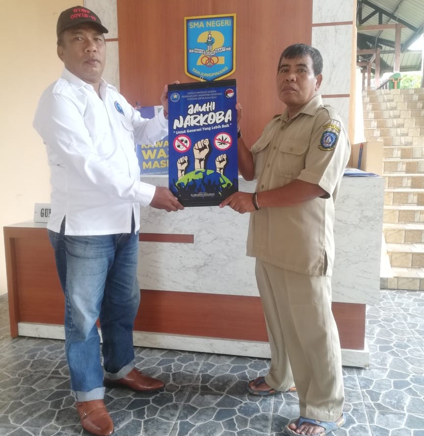 Bagikan Pamflet Sosialisasi Anti Narkoba Secara Gratis Kesekolah-Sekolah, DPD GANN Kepri Lakukan Kampanye Simpati Anti Narkoba Di Tengah Pandemi