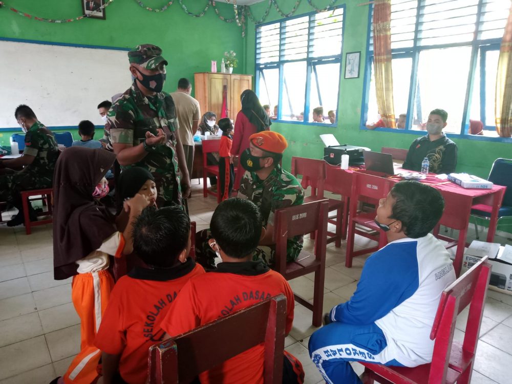 AKABRI 2001, Dandim 0318/Natuna Dan Dandenhanud Paskhas 477 Saksikan Proses Vaksinasi Usia 6 – 11 Tahun