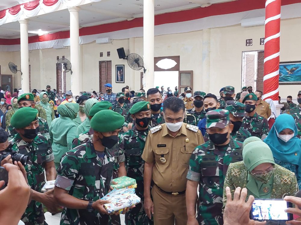 Jendral TNI Dudung Saksikan Kegiatan Vaksinasi Gurindam 12 Kodim 0318/Natuna Jendral TNI Dudung Saksikan Kegiatan Vaksinasi Gurindam 12 Kodim 0318/Natuna