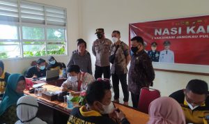 Nasi Kapau Polres Natuna Sentuh Pelajar SDN 001 Kecamatan Pulau Tiga