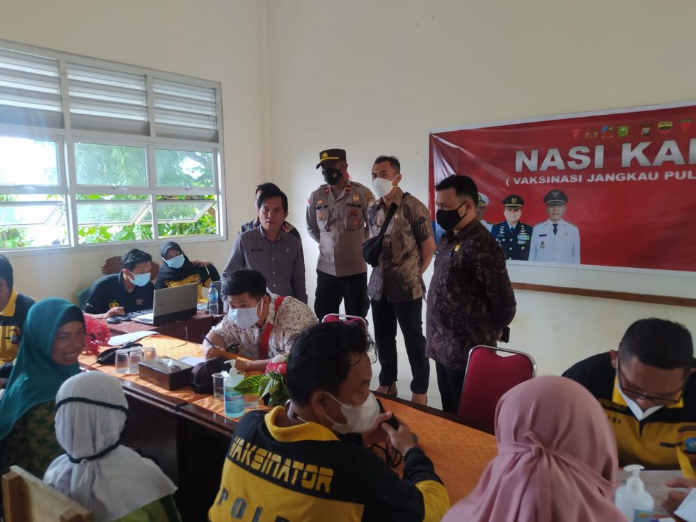 Nasi Kapau Polres Natuna Sentuh Pelajar SDN 001 Kecamatan Pulau Tiga