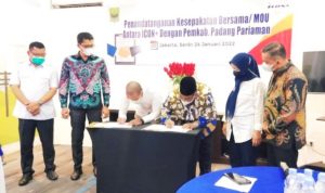 Suhatri Bur Tandatangani Nota Kesepahaman antara Pemerintah Kabupaten Padang Pariaman Dengan PT. ICon+