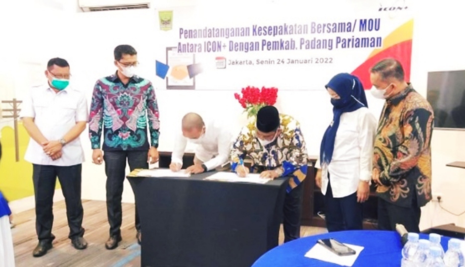 Suhatri Bur Tandatangani Nota Kesepahaman antara Pemerintah Kabupaten Padang Pariaman Dengan PT. ICon+ Suhatri Bur Tandatangani Nota Kesepahaman antara Pemerintah Kabupaten Padang Pariaman Dengan PT. ICon+