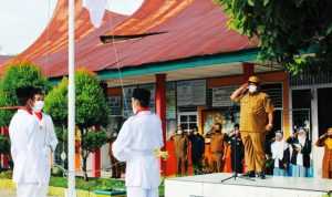 Jadi Pembina Upacara, Suhatri Bur Ajak Seluruh Siswa dan Siswi SMA Negeri 1 Batang Anai Untuk Bijak Dalam Menggunakan Internet