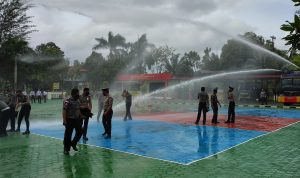 Naik Pangkat, 26 Personil Polres Natuna di Siram Water Canon