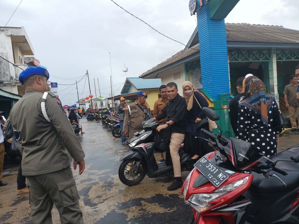 Wan Siswandi Sambangi Kota Apung Sedanau