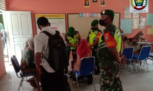 Babinsa Koramil 05/Midai Amankan Kegiatan Vaksinasi Anak Usia 6-11 Tahun