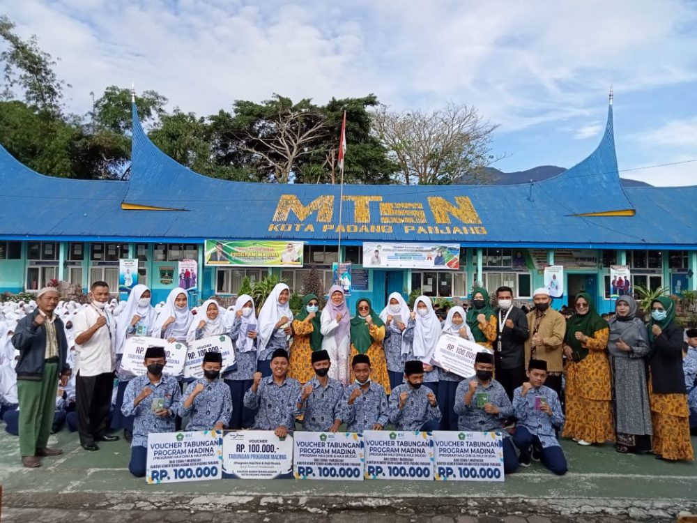 Kemenag Sosialisasikan Program MADINA di MTsN Kota Padang Panjang Kemenag Sosialisasikan Program MADINA di MTsN Kota Padang Panjang