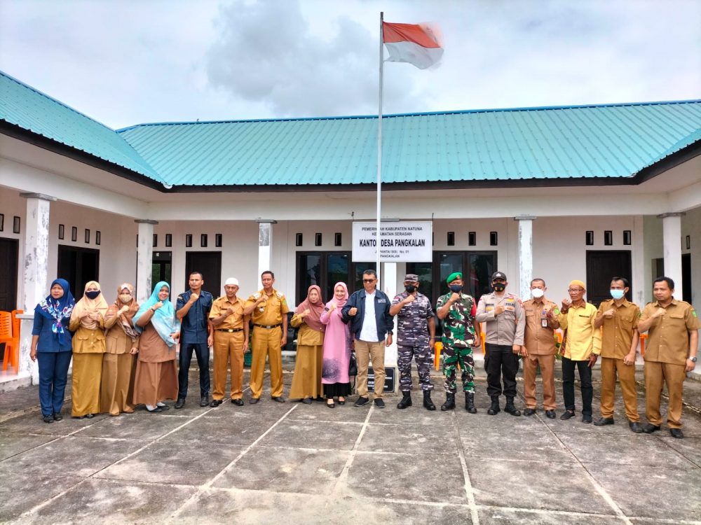 Dampingi Bupati Natuna, Babinsa Koramil 06/Serasan Turut Serta Resmikan Kantor Desa Pangkalan Dampingi Bupati Natuna, Babinsa Koramil 06/Serasan Turut Serta Resmikan Kantor Desa Pangkalan