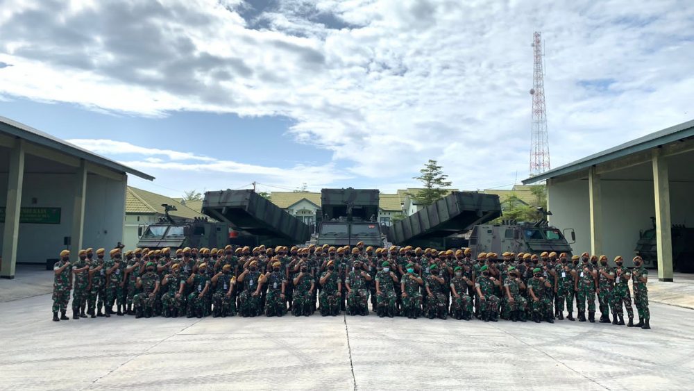 Dirbinlat Pussenarmed Kodiklatad Buka Penataran Keliling Roket Astros II MK 6 di Teluk Buton Natuna
