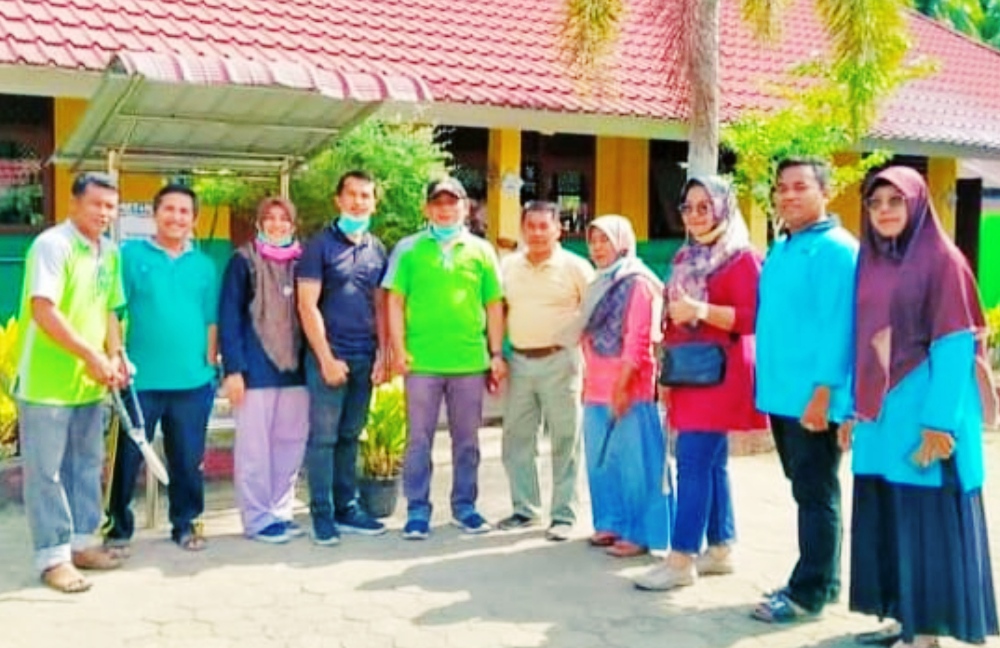 Camat Beserta Tim Pembina UKS Kecamatan Lakukan goro di MTsN 5 Padang Pariaman