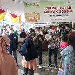 Pemkab Muba Gelar 2400 Liter Operasi Pasar Minyak Goreng di Pasar Perjuangan Pemkab Muba Gelar 2400 Liter Operasi Pasar Minyak Goreng di Pasar Perjuangan