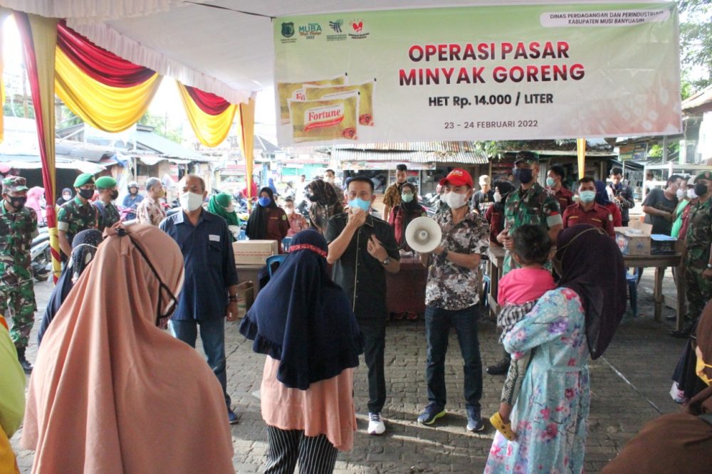 Pemkab Muba Gelar 2400 Liter Operasi Pasar Minyak Goreng di Pasar Perjuangan Pemkab Muba Gelar 2400 Liter Operasi Pasar Minyak Goreng di Pasar Perjuangan