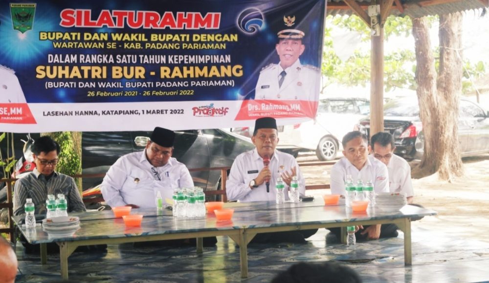 Diskominfo Gelar Silaturrahmi Dengan Wartawan se-Kabupaten Padang Pariaman Diskominfo Gelar Silaturrahmi Dengan Wartawan se-Kabupaten Padang Pariaman