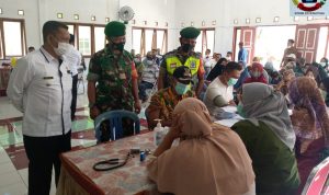 Lagi, Babinsa Koramil 05/Midai Lakukan Pengamanan Proses Vaksinasi