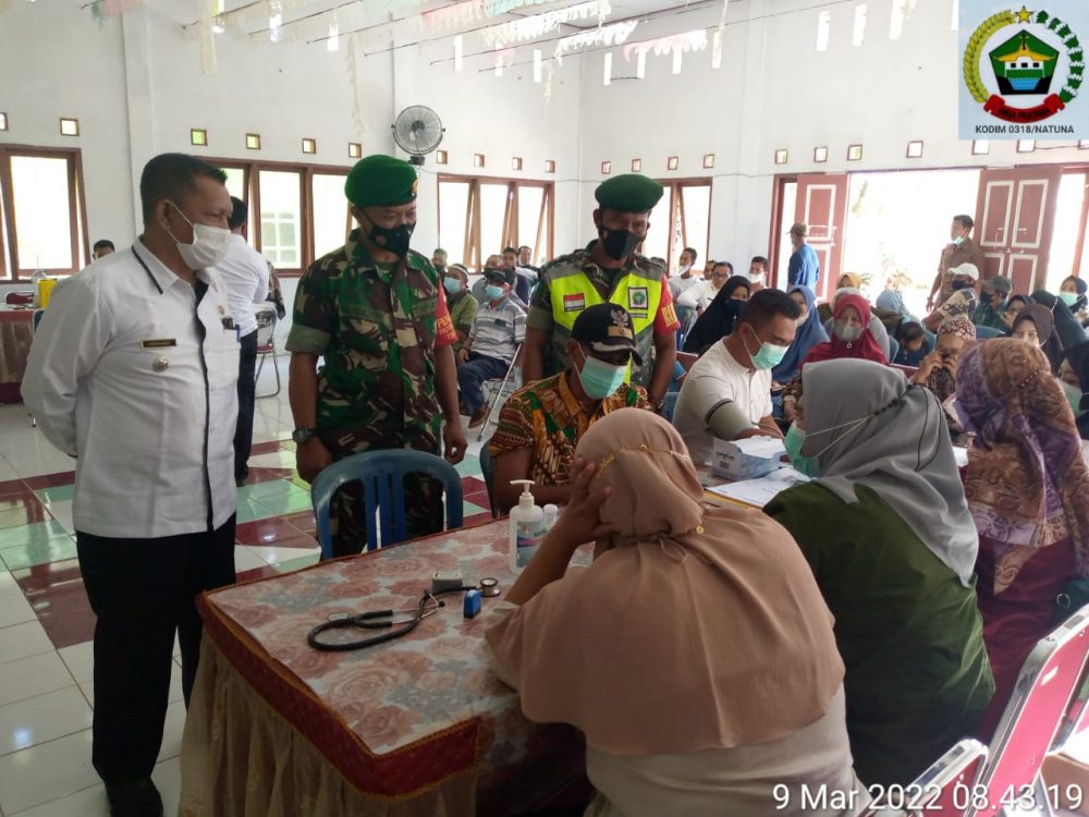 Lagi, Babinsa Koramil 05/Midai Lakukan Pengamanan Proses Vaksinasi Lagi, Babinsa Koramil 05/Midai Lakukan Pengamanan Proses Vaksinasi