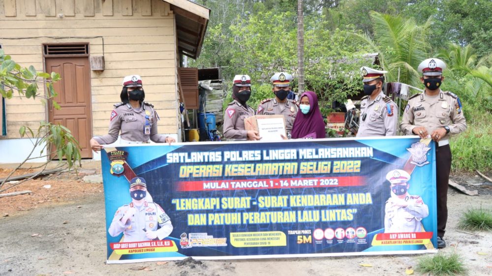 Operasi Keselamatan Seligi 2022, Sat Lantas Polres Lingga Gelar Vaksinasi dan Bansos