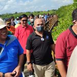 Wan Arismunandar Himbau Warga Kunjungi Taman Wisata Mangrove Pering Wan Arismunandar Himbau Warga Kunjungi Taman Wisata Mangrove Pering