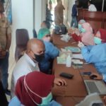 Ketua Komisi I Hadiri Vaksinasi Covid-19 Booster Bagi ASN Ketua Komisi I Hadiri Vaksinasi Covid-19 Booster Bagi ASN