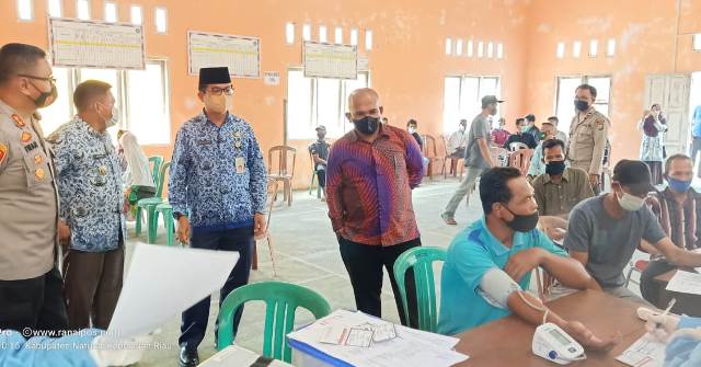 Ketua Komisi I DPRD Natuna Pantai Vaksinasi Hingga Ke Desa-Desa