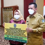 Gubernur Ansar Serahkan Bantuan Hibah Rumah Ibadah dan Organisasi Islam se Tanjungpinang