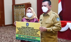 Gubernur Ansar Serahkan Bantuan Hibah Rumah Ibadah dan Organisasi Islam se Tanjungpinang Gubernur Ansar Serahkan Bantuan Hibah Rumah Ibadah dan Organisasi Islam se Tanjungpinang