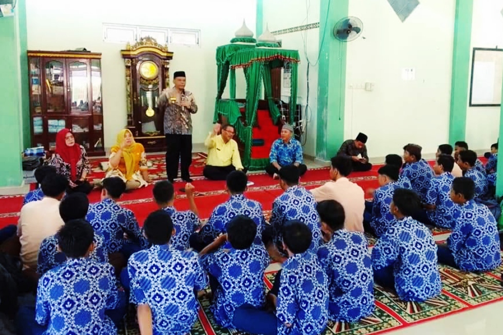 Rahmang Beri Sambutan di SMP N 1 Sungai Geringging Pada Agenda Monitoring Pesantren Ramadhan