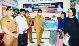 Bupati Padang Pariaman Hadiri Penyerahan BLT Dana Desa Tahun 2022 Bupati Padang Pariaman Hadiri Penyerahan BLT Dana Desa Tahun 2022