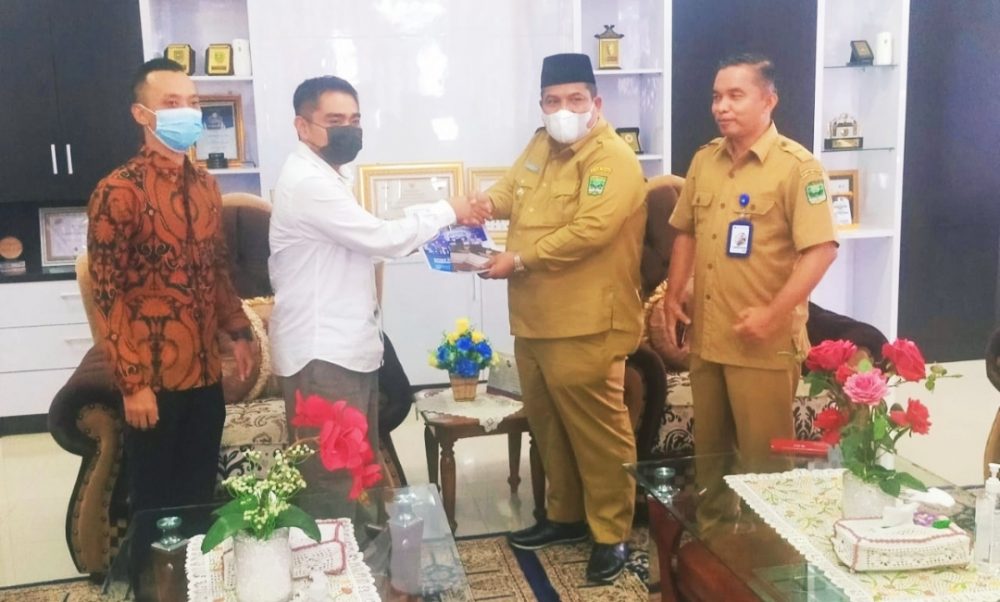 Anggota KPID Provinsi Sumbar Audiensi Bersama Bupati Padang Pariaman Anggota KPID Provinsi Sumbar Audiensi Bersama Bupati Padang Pariaman