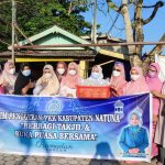 TP PKK Kabupaten Natuna Berbagi Takjil dengan Makanan Khas Bubur Lambuk