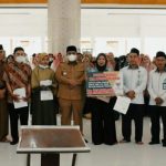 Secara Simbolis, Penyaluran Dana Zakat Kepada Guru Honorer, TK/PAUD, SDN dan SMPN Diserahkan