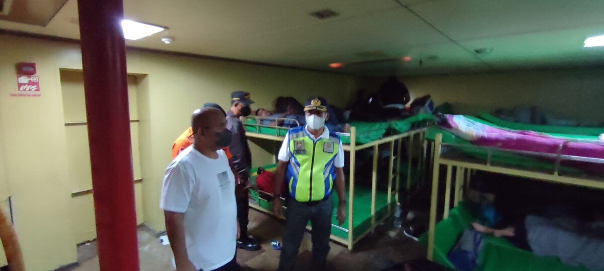 Tinjau Arus Mudik, Wan Aris Kecewa Pendingin Ruang Kapal Tidak Berfungsi