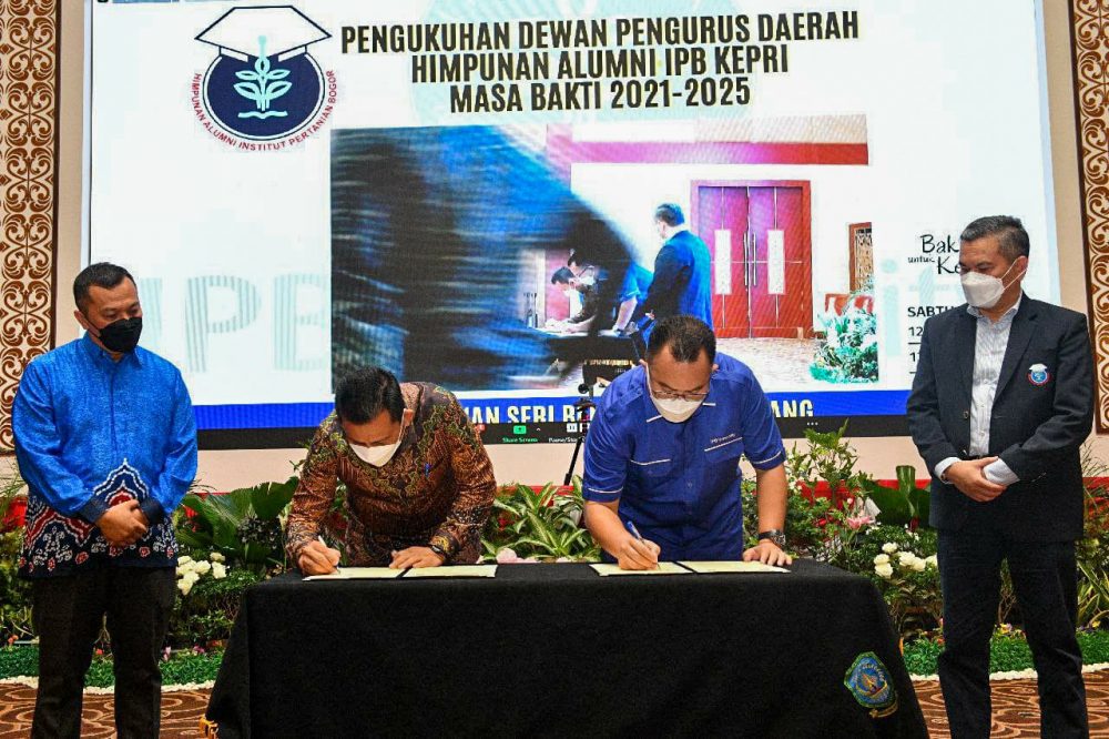 Gubernur Hadiri Pengukuhan DPD HA IPB Kepri Gubernur Hadiri Pengukuhan DPD HA IPB Kepri