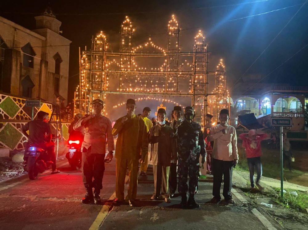 Polsek Serasan Amankan Pawai Takbir Berjalan Idul Fitri 1443 H Polsek Serasan Amankan Pawai Takbir Berjalan Idul Fitri 1443 H