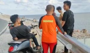 Basarnas Natuna Himbau Masyarakat Tidak Selfi di Dekat Jurang Jalan Teluk Depih Basarnas Natuna Himbau Masyarakat Tidak Selfi di Dekat Jurang Jalan Teluk Depih