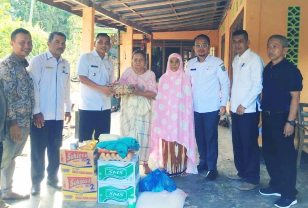 Suhatri Bur Beri Bantuan Korban Puting Beliung dan Pohon Tumbang