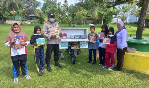Guna Membudayakan Minat Baca, Satbinmas Polres Lingga Lakukan Pustaka Keliling Guna Membudayakan Minat Baca, Satbinmas Polres Lingga Lakukan Pustaka Keliling