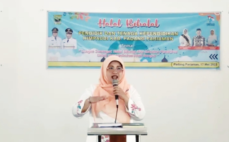 Bunda Paud Padang Pariaman Yusrita Suhatri Bur: “Tugas Seorang Guru Tidak Hanya Mengajar Namun Juga Mendidik” Bunda Paud Padang Pariaman Yusrita Suhatri Bur: “Tugas Seorang Guru Tidak Hanya Mengajar Namun Juga Mendidik”