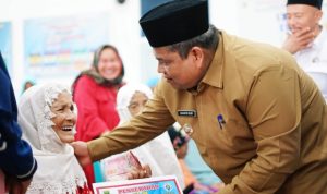 Bupati Suhatri Bur: “Manfaatkanlah Bantuan Ini Untuk Hal Yang Positif” Bupati Suhatri Bur: “Manfaatkanlah Bantuan Ini Untuk Hal Yang Positif”