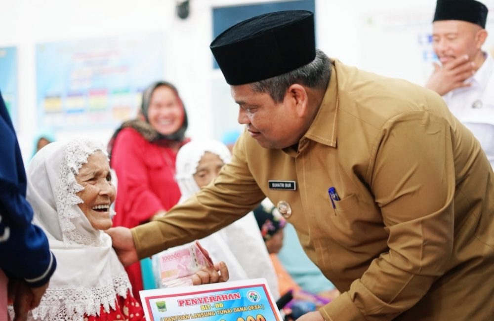 Bupati Suhatri Bur: “Manfaatkanlah Bantuan Ini Untuk Hal Yang Positif” Bupati Suhatri Bur: “Manfaatkanlah Bantuan Ini Untuk Hal Yang Positif”