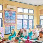Yusrita Suhatri Bur Wisuda Siswa/i Paud Azzahra
